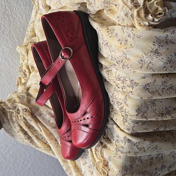 Dansko Mathilda, Red Mary Janes, Size 38/US 8 Leather Adjustable Flats - Picture 6 of 7